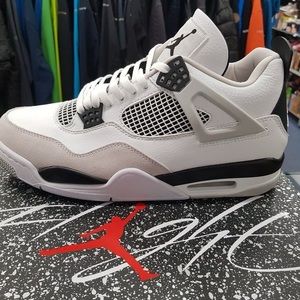 Military black Jordan 4